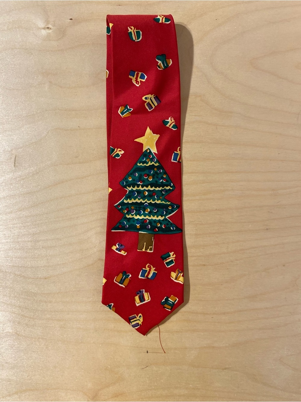 Save the Children Festive Red Christmas Tree Tie with Presents (RO)